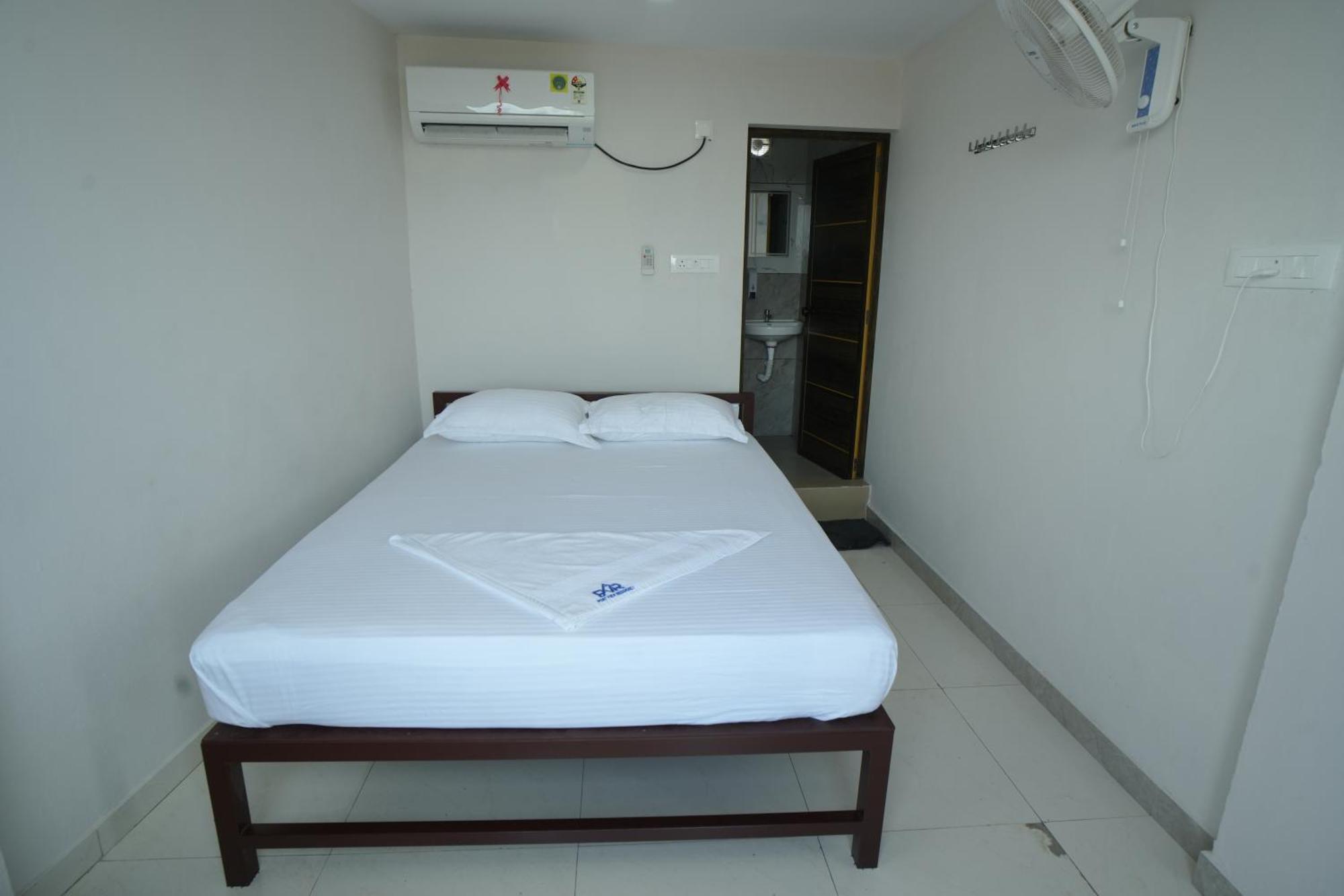 Port View Residency Pvr 호텔 니둠바서리 외부 사진
