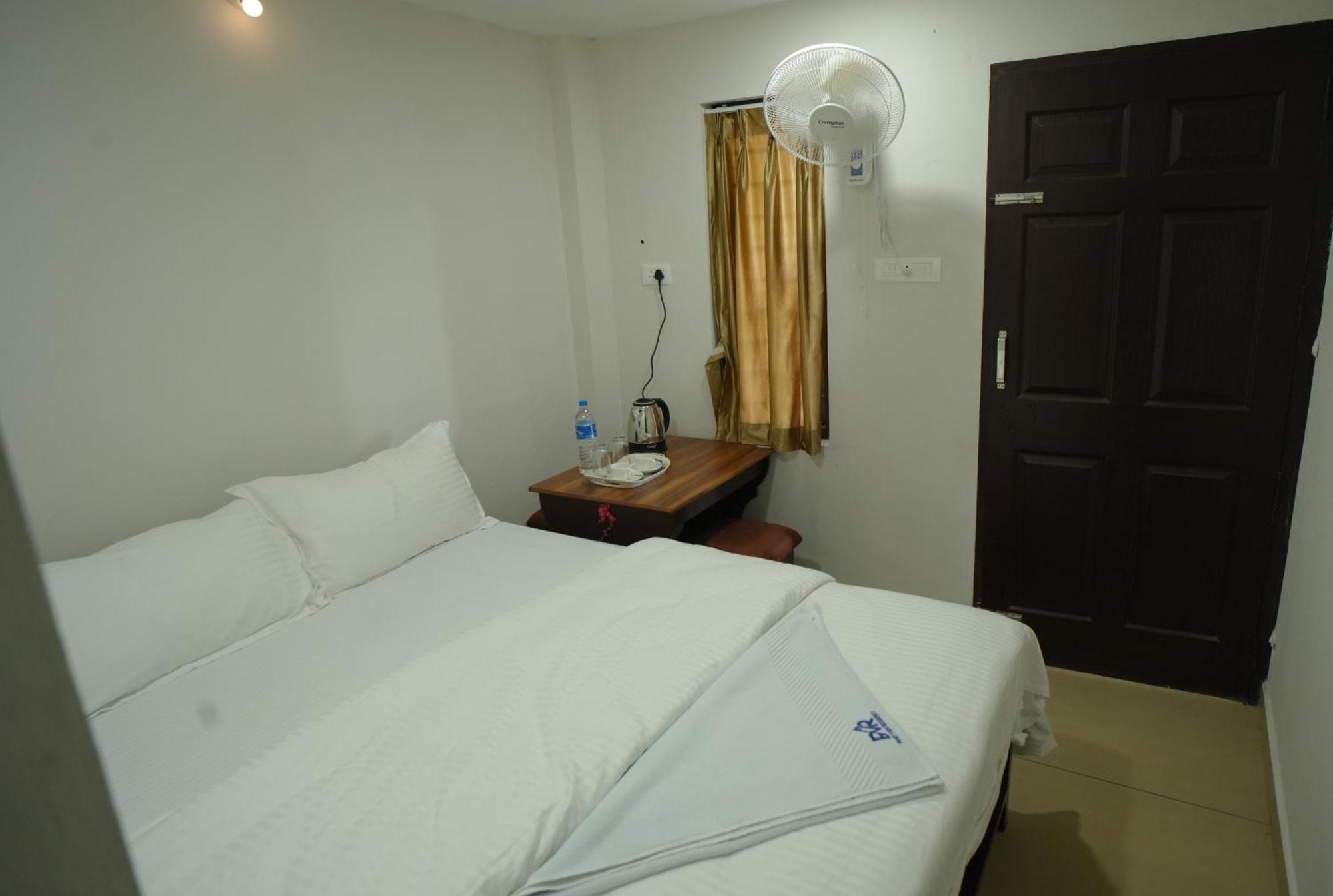 Port View Residency Pvr 호텔 니둠바서리 외부 사진