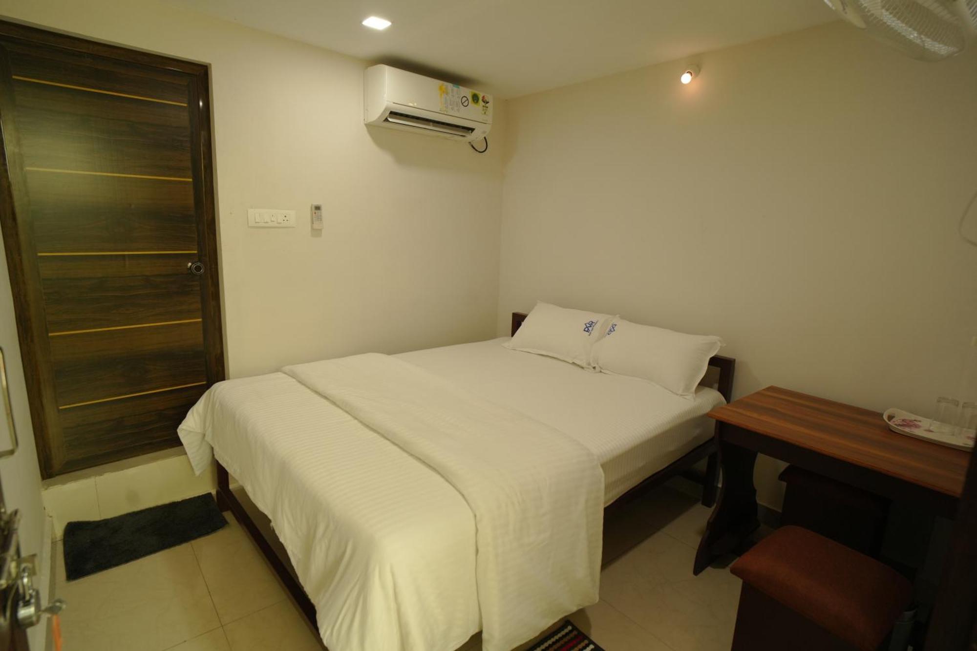 Port View Residency Pvr 호텔 니둠바서리 외부 사진