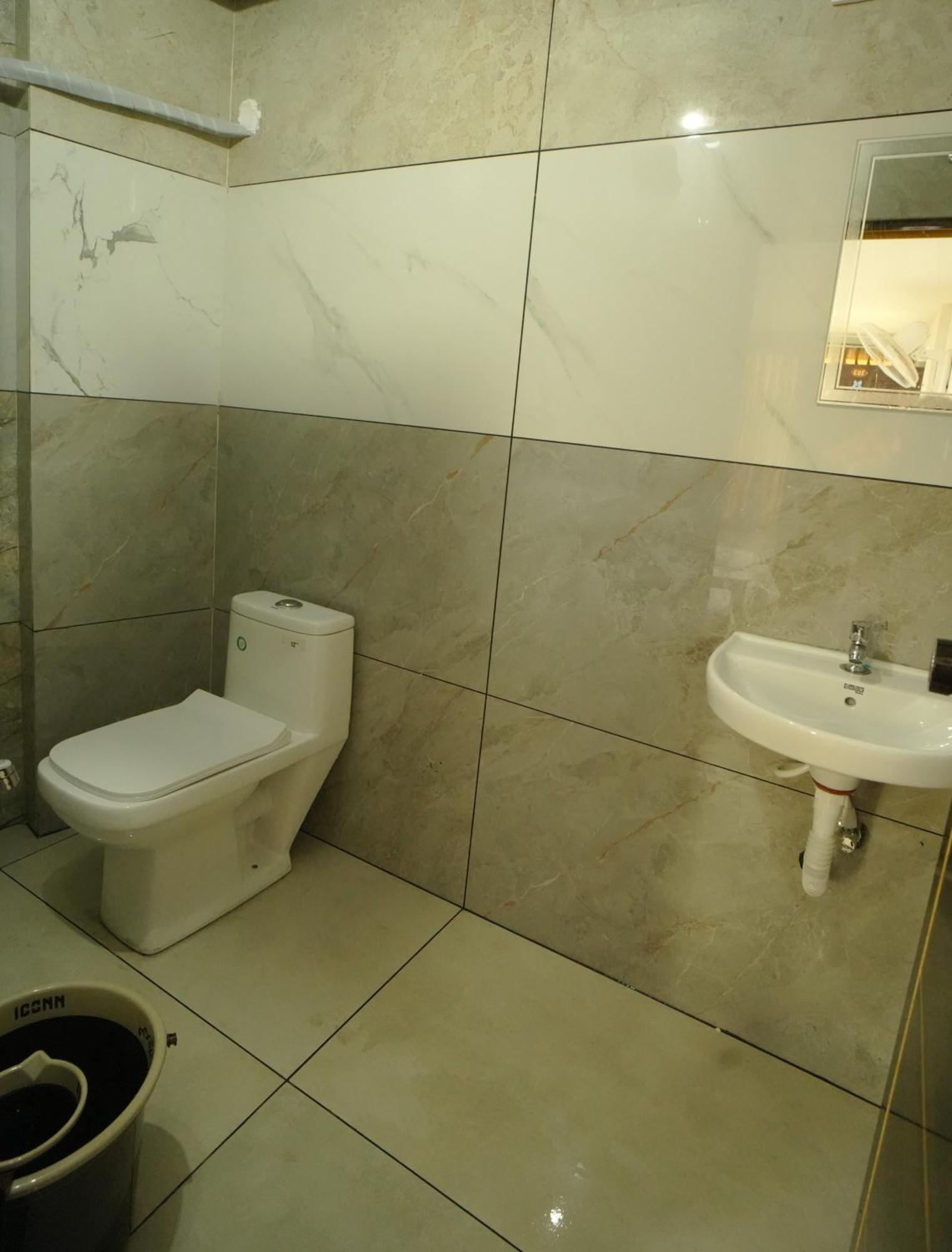 Port View Residency Pvr 호텔 니둠바서리 외부 사진