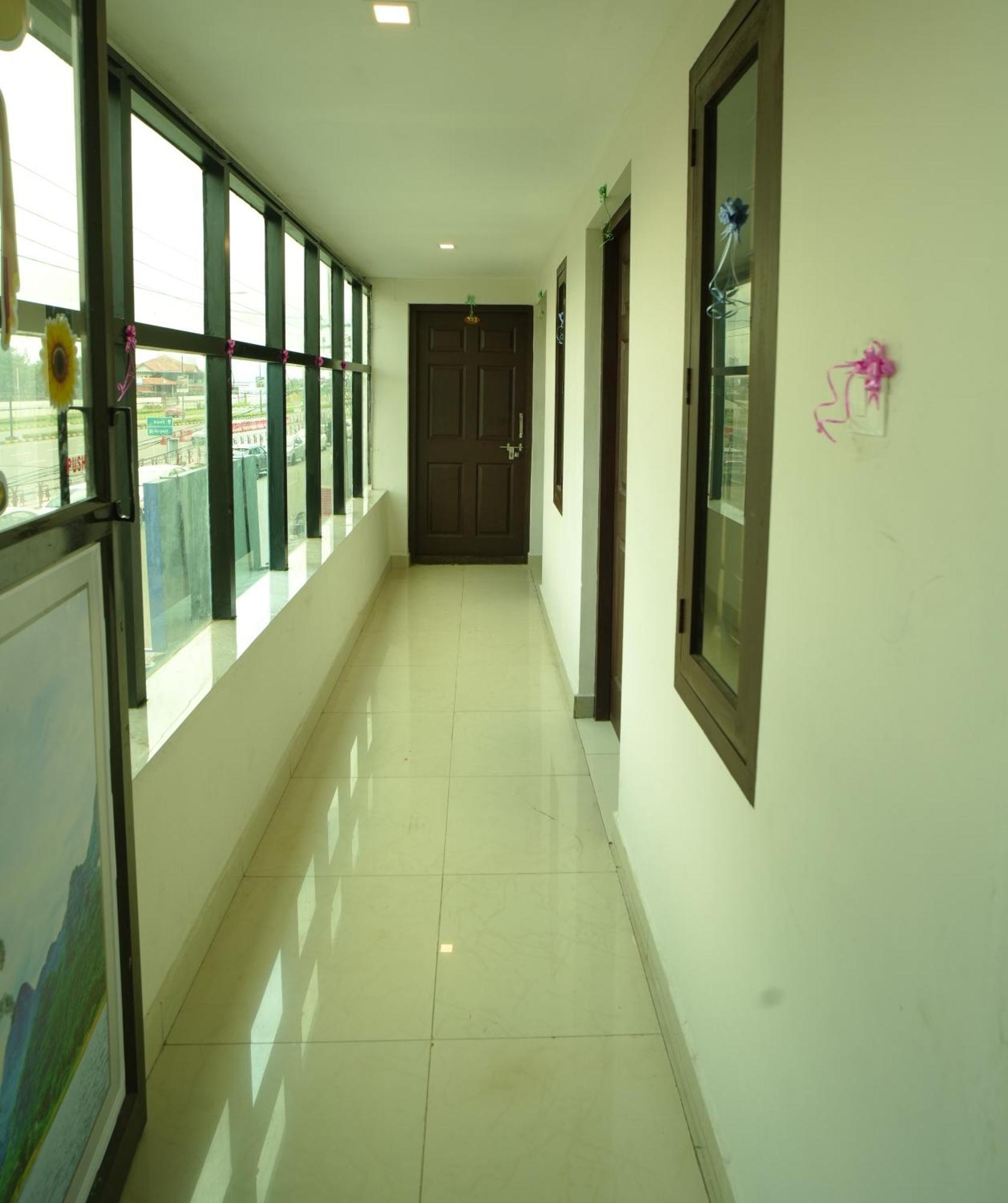 Port View Residency Pvr 호텔 니둠바서리 외부 사진
