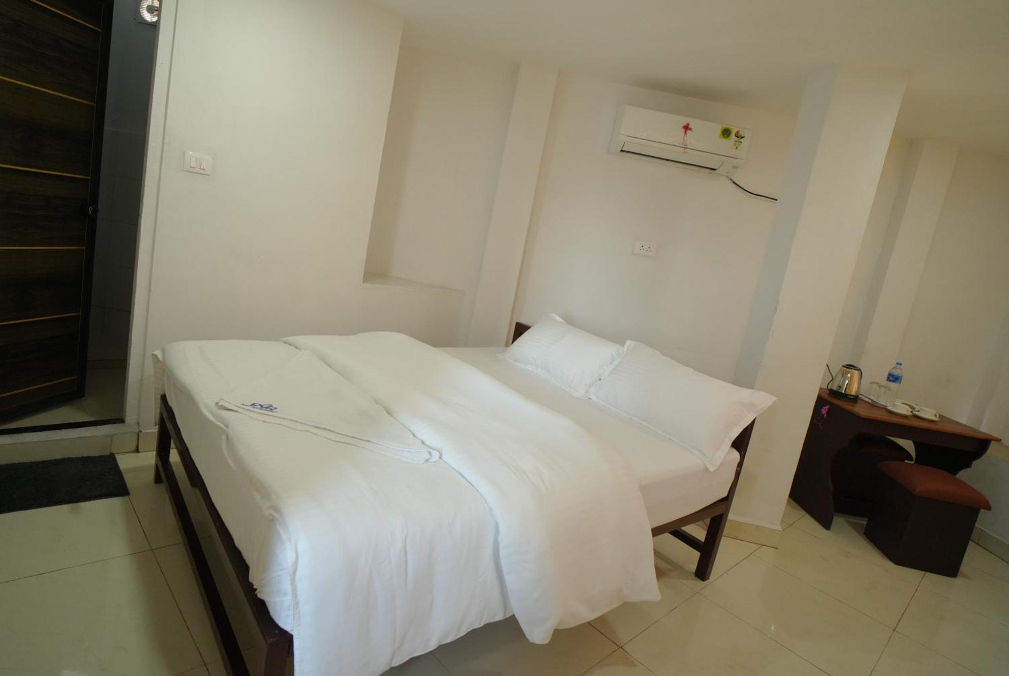 Port View Residency Pvr 호텔 니둠바서리 외부 사진