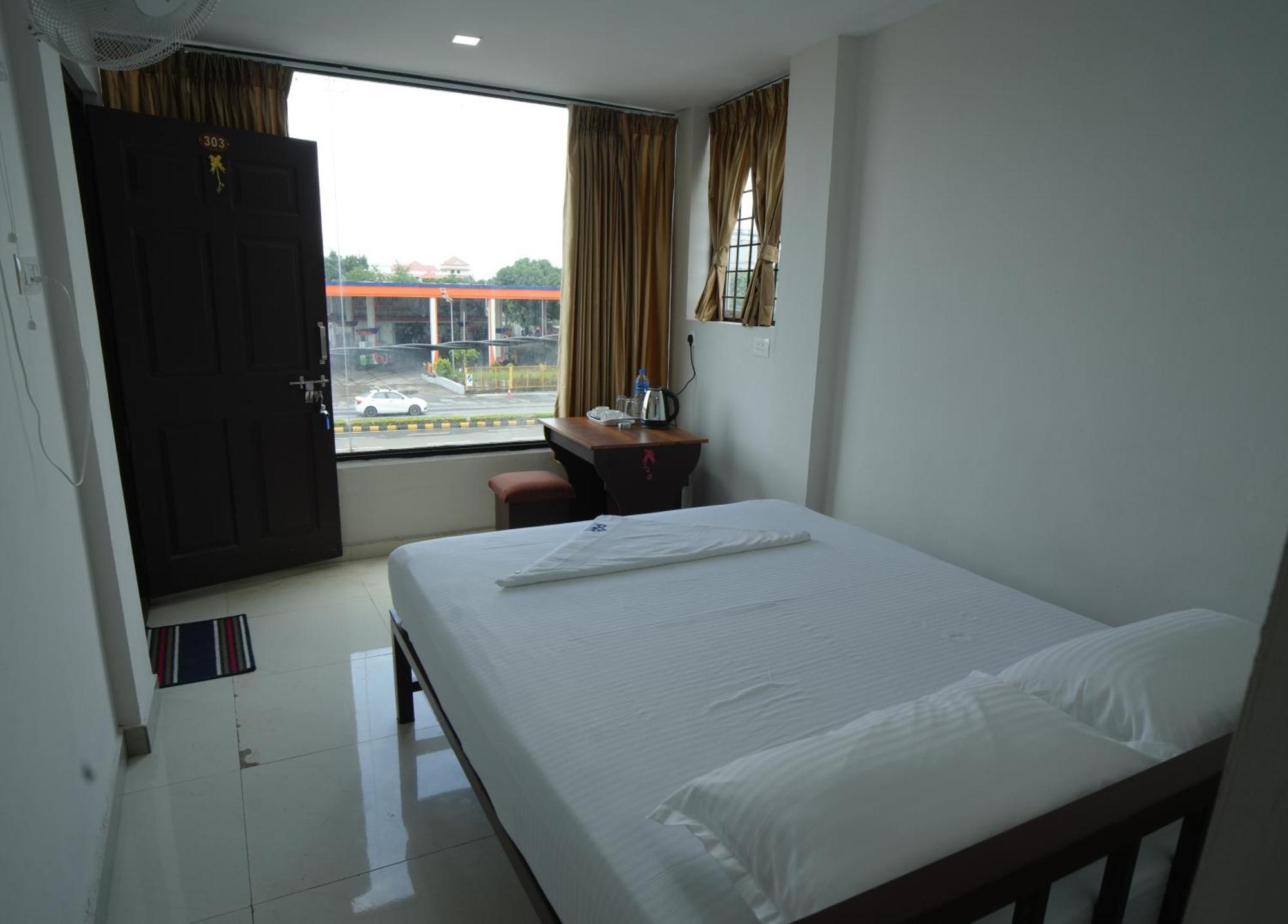 Port View Residency Pvr 호텔 니둠바서리 외부 사진