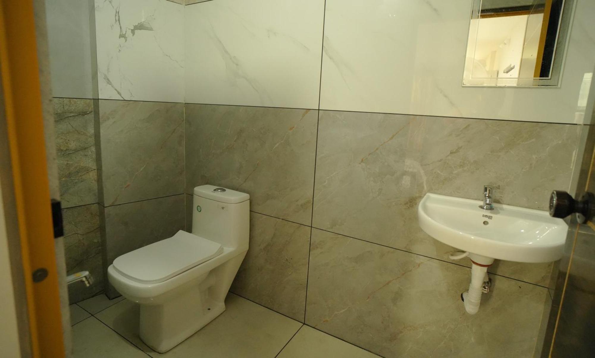Port View Residency Pvr 호텔 니둠바서리 외부 사진