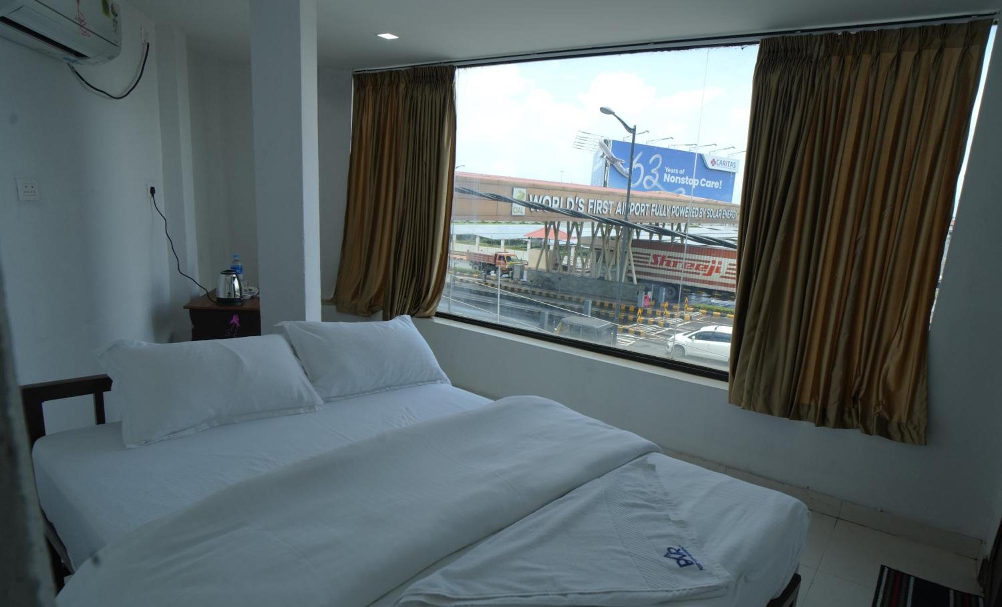 Port View Residency Pvr 호텔 니둠바서리 외부 사진