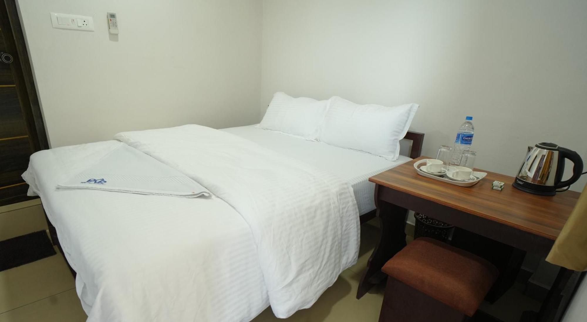 Port View Residency Pvr 호텔 니둠바서리 외부 사진