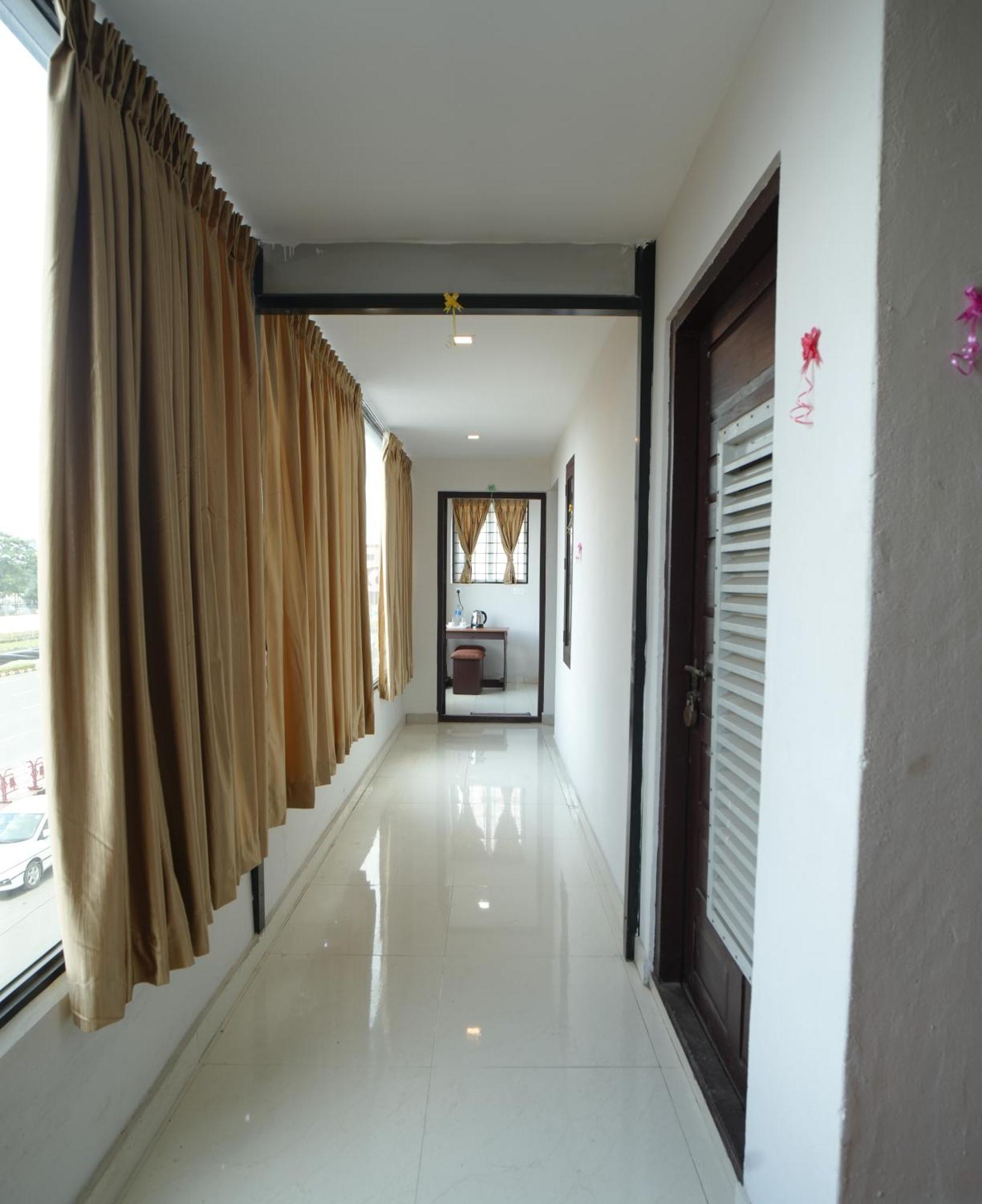 Port View Residency Pvr 호텔 니둠바서리 외부 사진