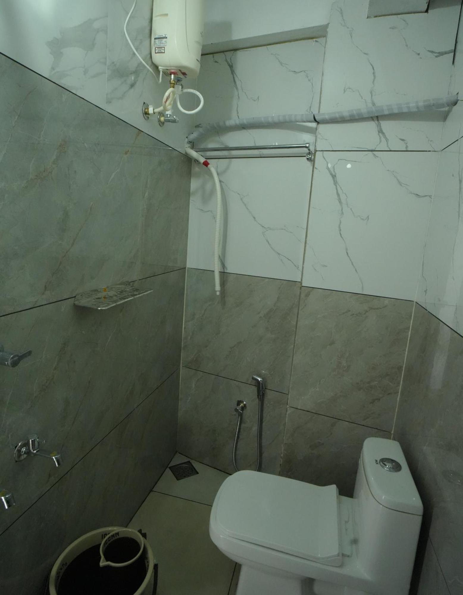 Port View Residency Pvr 호텔 니둠바서리 외부 사진