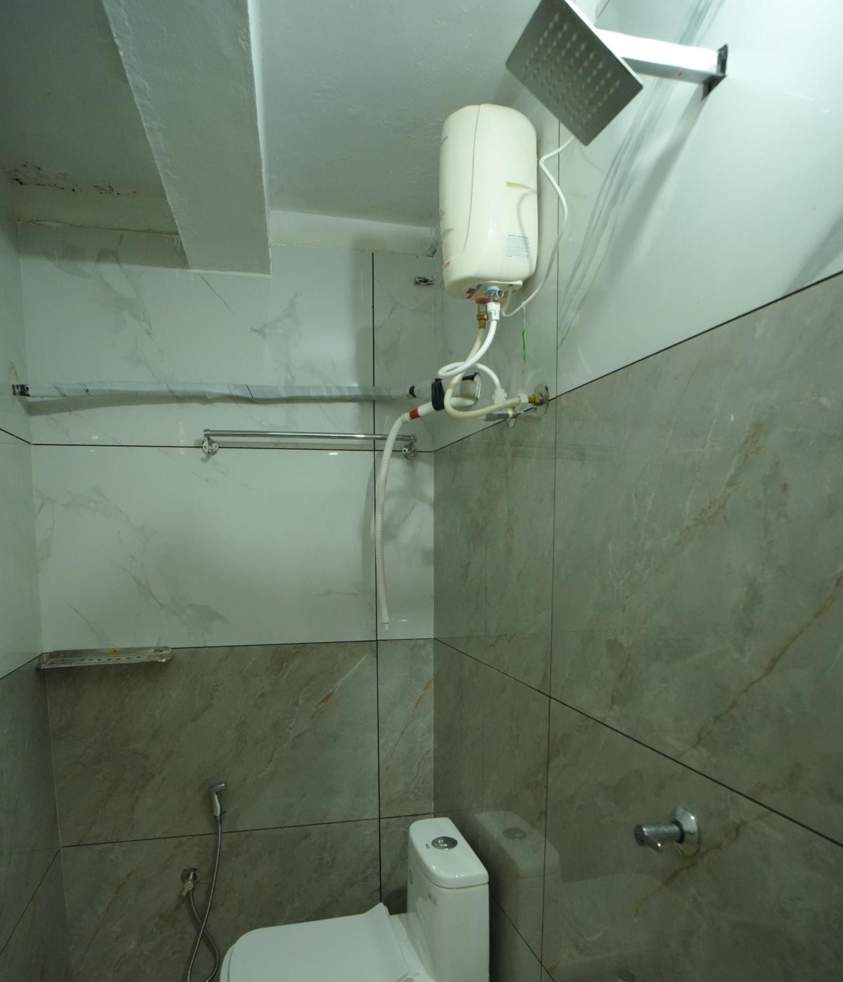 Port View Residency Pvr 호텔 니둠바서리 외부 사진