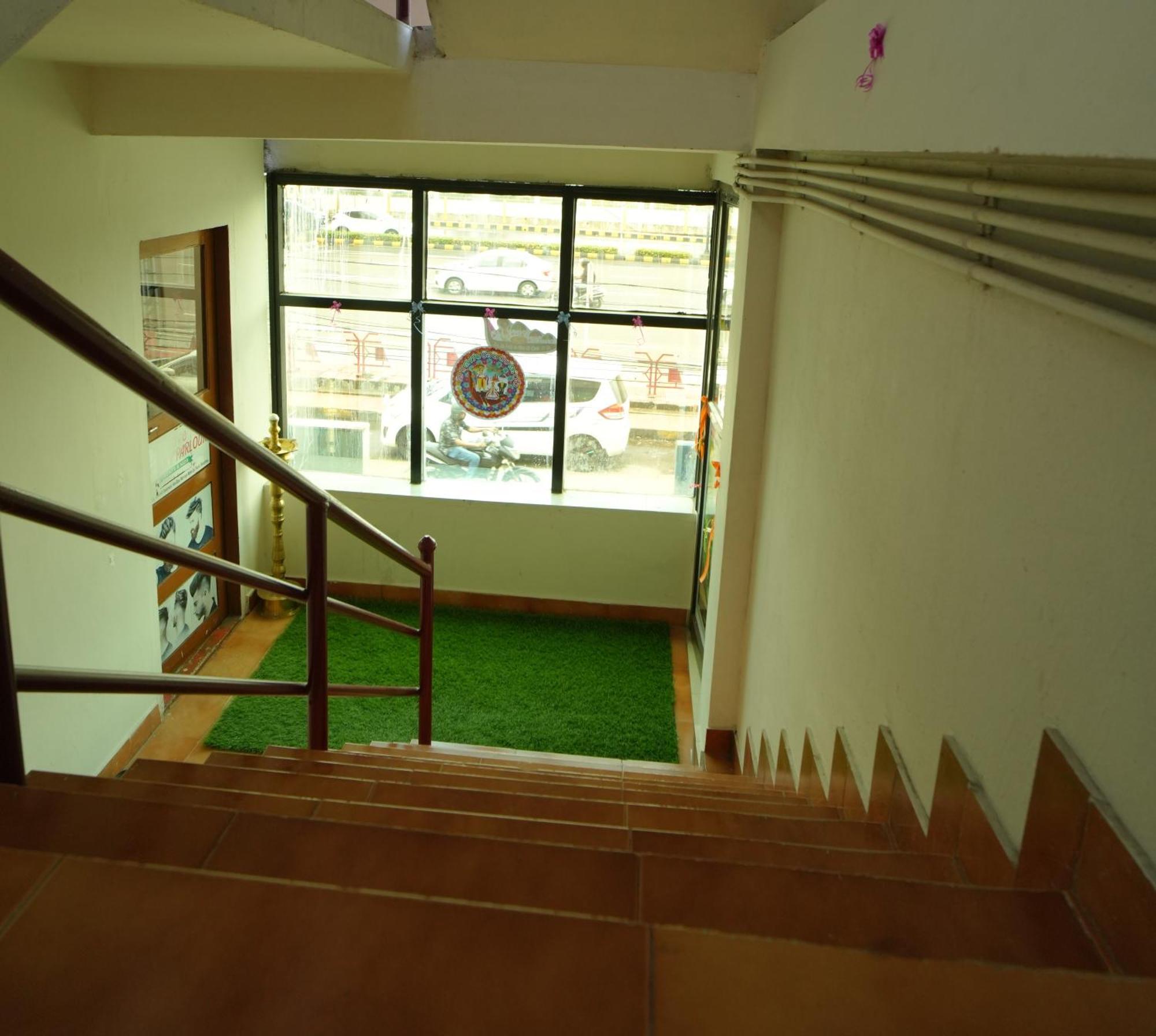 Port View Residency Pvr 호텔 니둠바서리 외부 사진