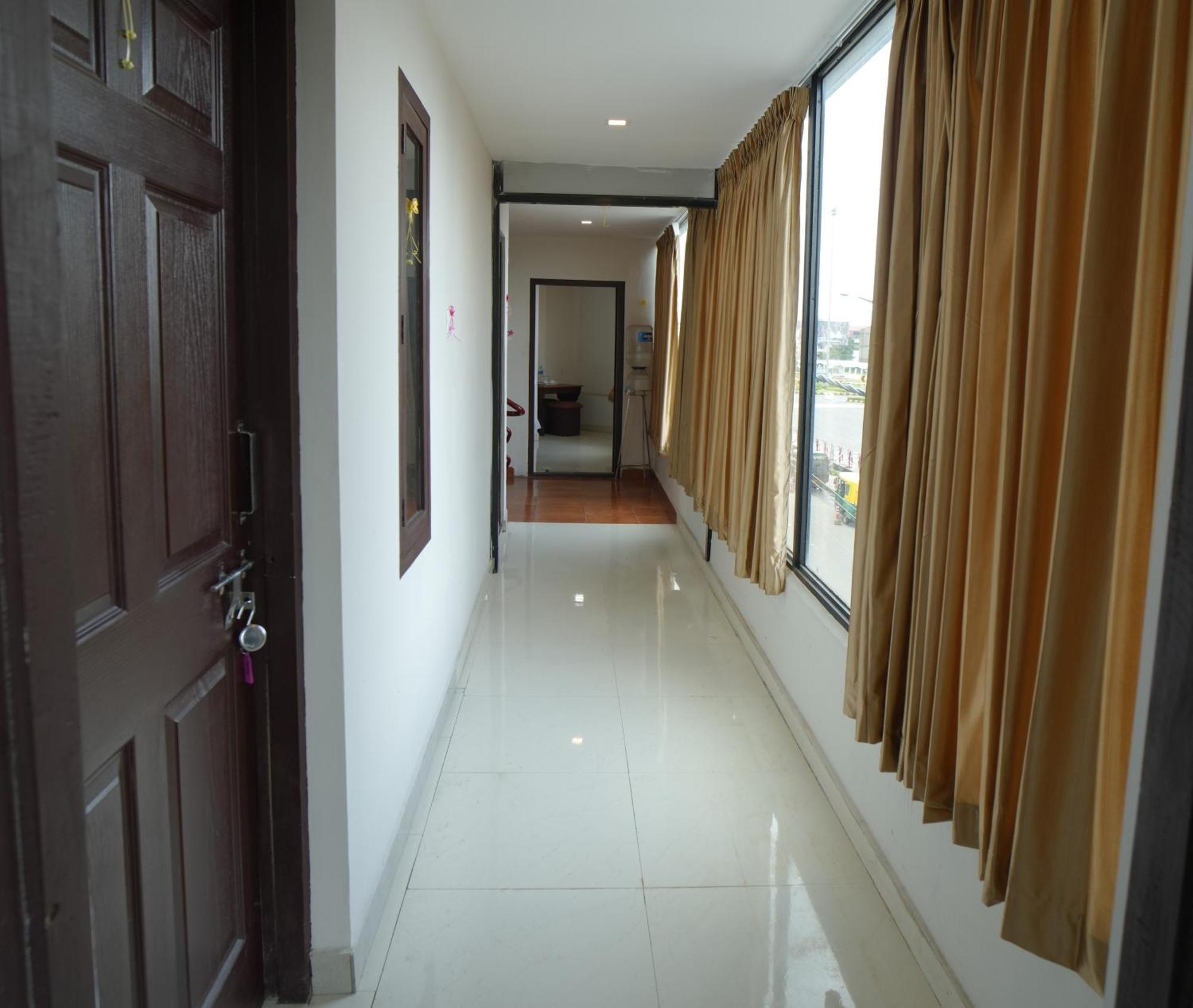 Port View Residency Pvr 호텔 니둠바서리 외부 사진